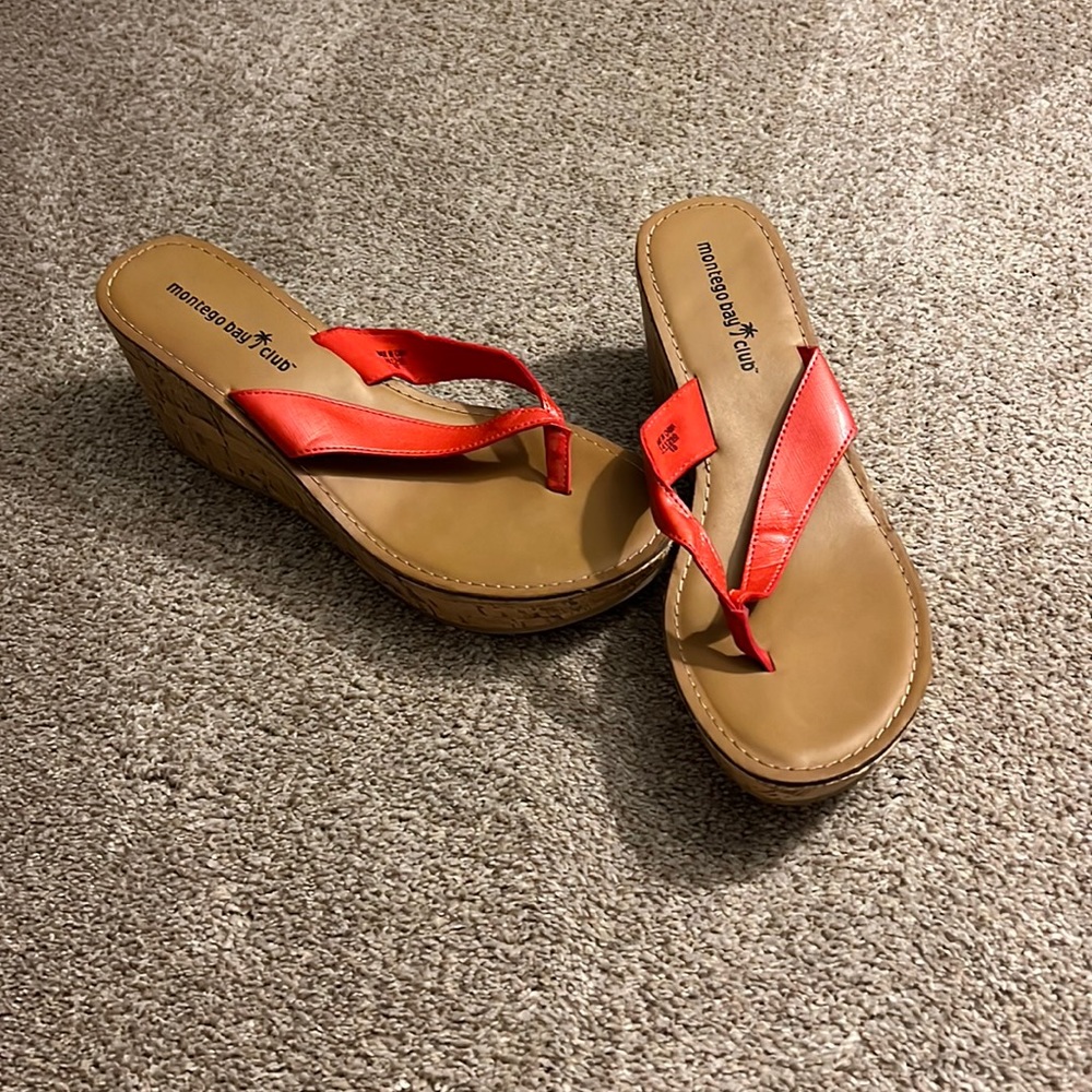 Cute sandals!
